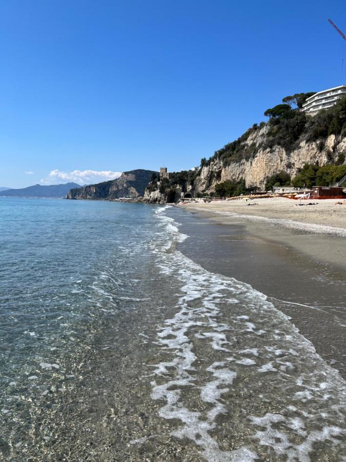 Appartamento Al 37 Vista Mare E Colline Finale Ligure Esterno foto